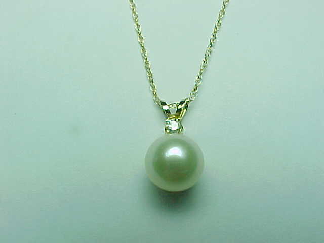 14K GOLD CULTURED PEARL & DIAMOND NECKLACE